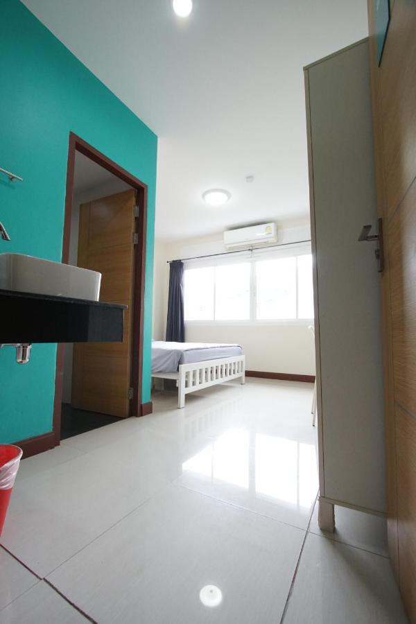 Bedbox Guesthouse And Hostel Patong Kültér fotó