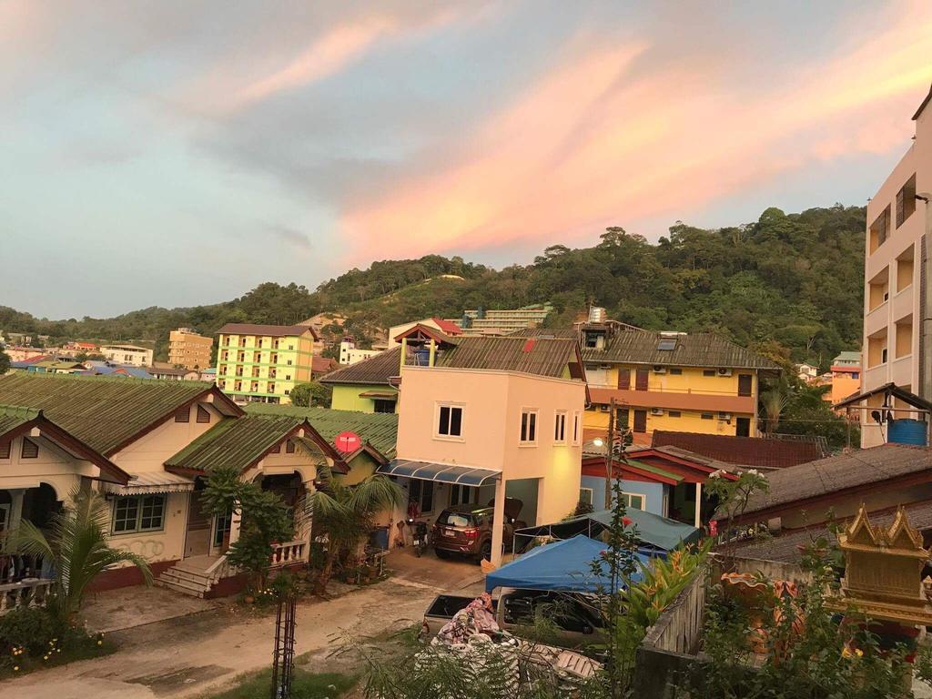 Bedbox Guesthouse And Hostel Patong Kültér fotó