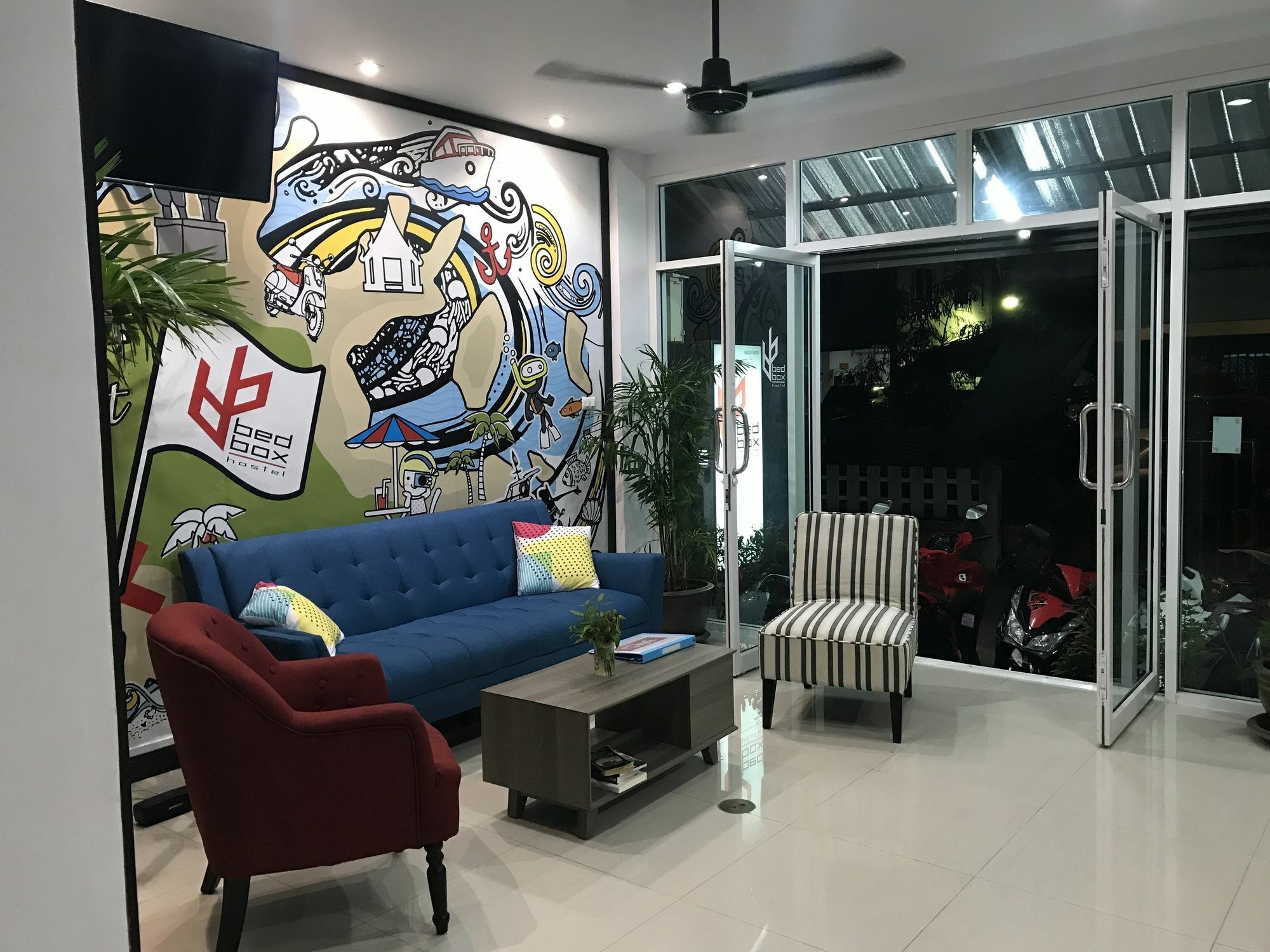Bedbox Guesthouse And Hostel Patong Kültér fotó